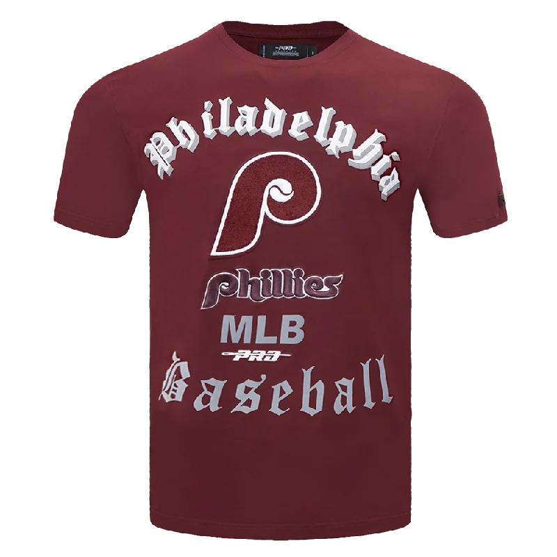 MLB PHILADELPHIA PHILLIES OLD ENGLISH MEN'S TOP (WINE)